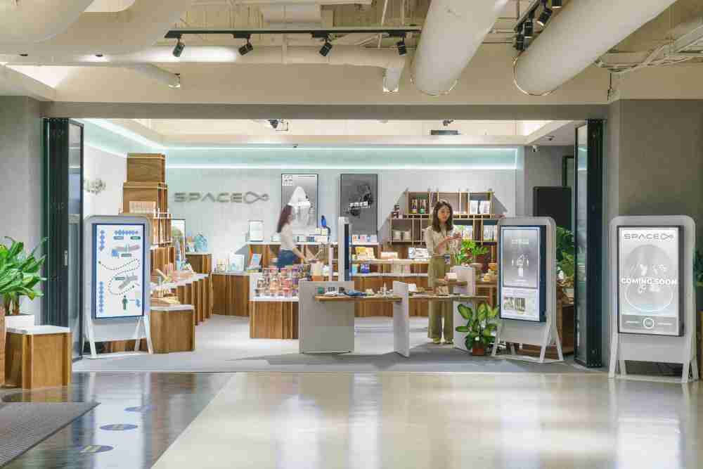 银河集团打造永续选物商店，，，，展示社企及社创商品，，结合创利空间所开发的智能零售系统，，，整合多元产品信息，，，，让无人商店扮演公益行动的推手