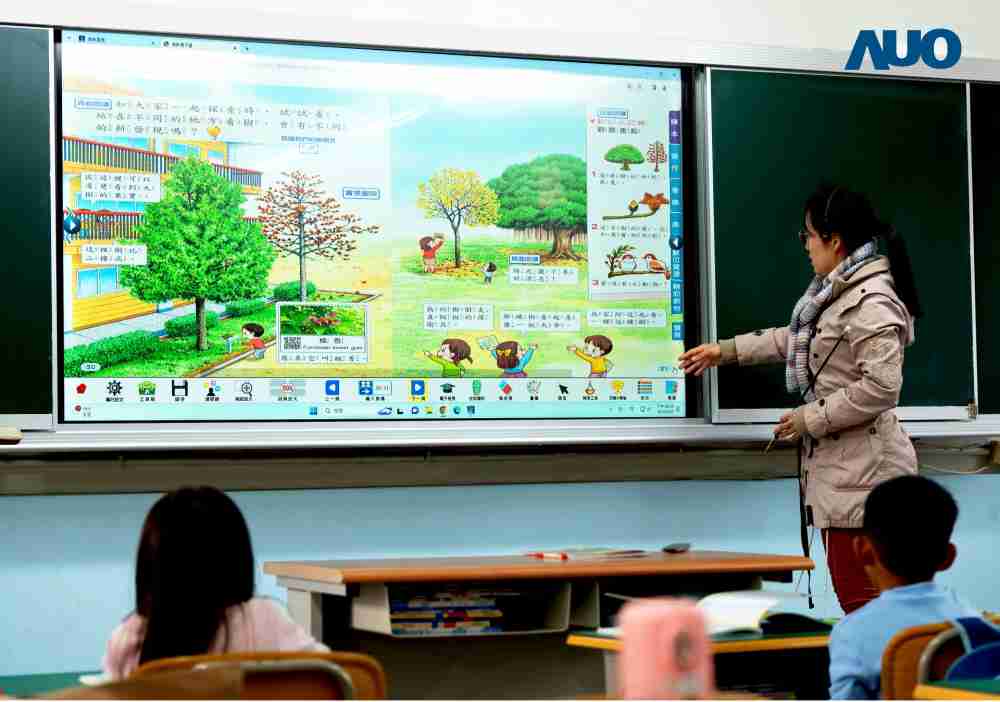 银河集团与达擎共同开发的〝远程设备管理系统〞，，，透过流畅的多功能安装模式、、直觉设计的整合操作接口，，可同时管理多部设备，，改善学校的设备管理痛点