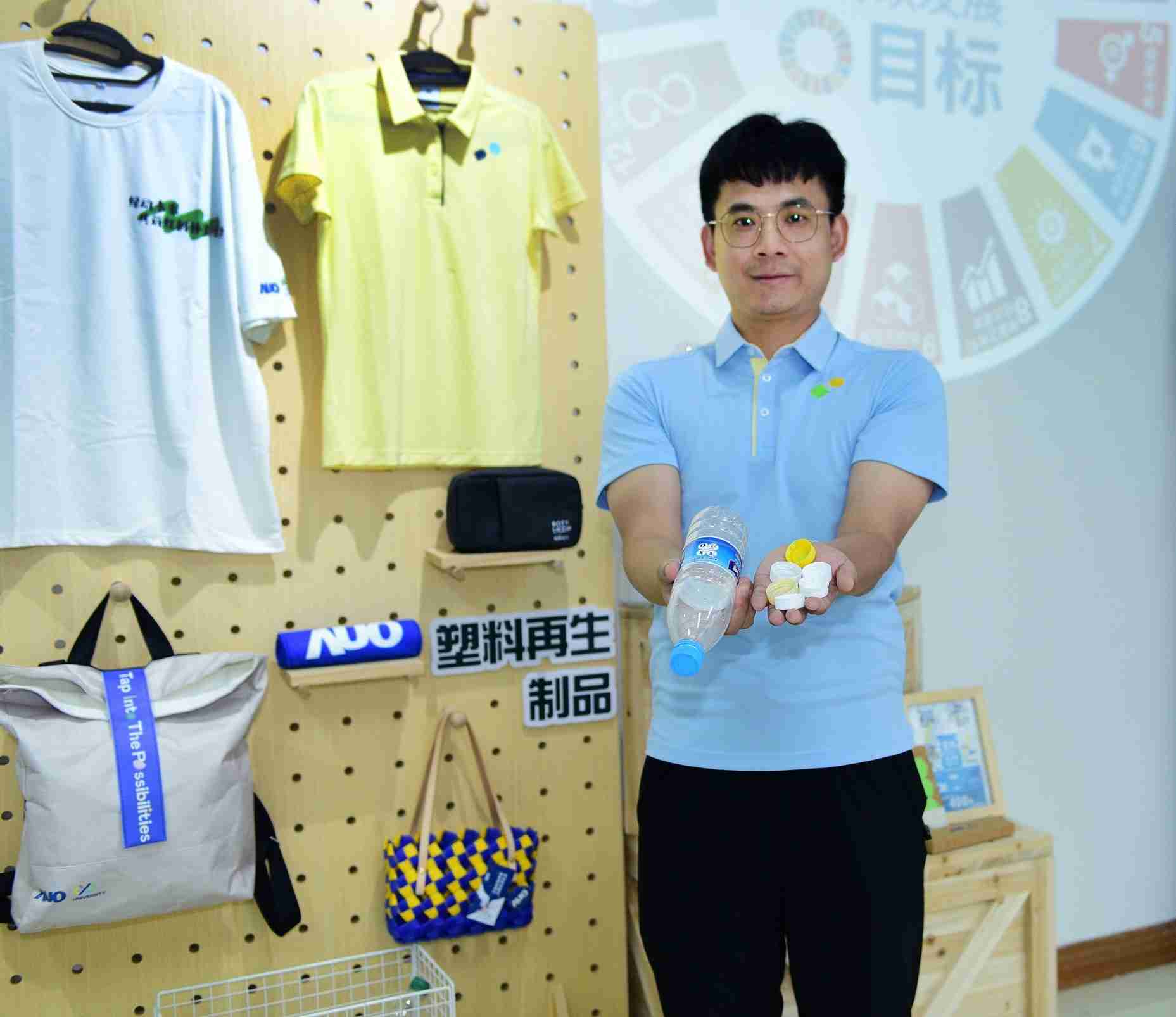 「2024智慧银河集团展」永续发展馆中，，展示银河集团厦门驱动永续发展之成果，，，，包含将厂内废弃物再制为实用物品，，，将永续发展理念深植于员工生活日常实践