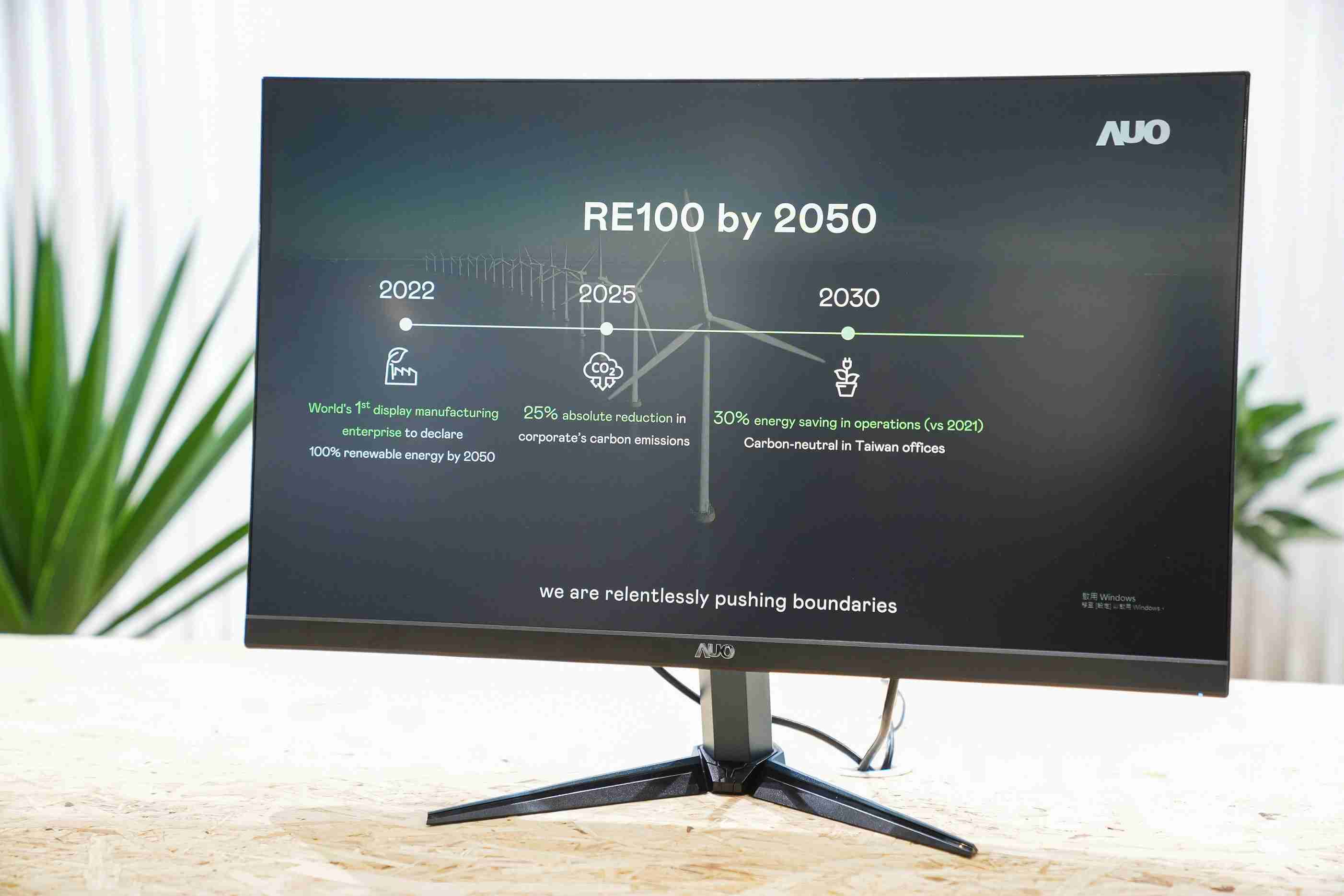 银河集团关注产品生命周期各阶段的永续性，，，，携手客户、、供货商实践永续原物料，，，积极将再生原物料导入绿色产品，，在DJSI永续原物料项目获得同产业最高分